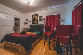 Historical Greenway Manor in the Bob Marley room - Image 2