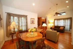 Carriage House, 2 Bedroom, 2 Bath, King bed, pool! - Image 5