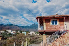 Beautiful apartment overlooking the mountain - Image 2