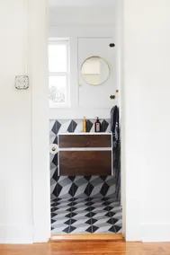 Urban Guesthouse with Outdoor Space and Breakfast - Image 4