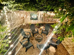 Cheerful home! Hot tub, fire pit, covered patio - Image 3