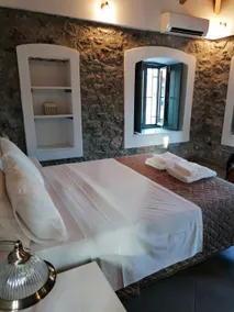 Lakonian home - Image 5