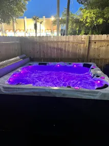 Hot Tub with Beach House One Block To the Beach - Image 2