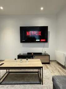 70 SQ. M HOUSE / TERRACE / NETFLIX & PRIME VIDEO - Image 2