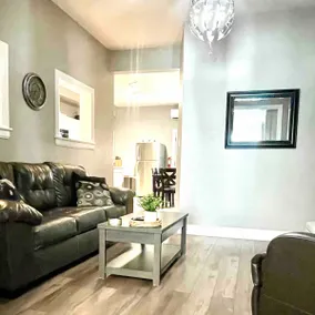 Heart of Halifax, 2 Bedroom Flat, includes parking - Image 2
