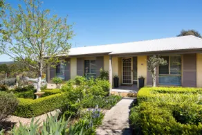 Perrins Place Country Retreat and Picturesque View - Image 2