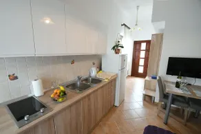 Studio apartment Kris with parking and terrace - Image 5