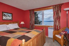 Miss Opal's Water View Retreat - Image 4