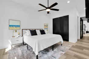 Savvy Suite King studio #3, NO CLEANING FEES!!! - Image 2