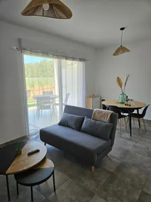 Nice 1-bedroom apartment with garden, pool & movie night - Image 2