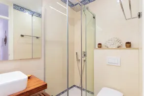 Spacious and Stylish with Fast Internet - Image 4