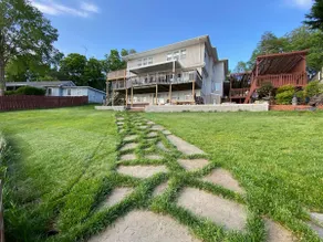 Spacious Lakefront | 5 King Beds + Hot Tub & Sauna - Image 4