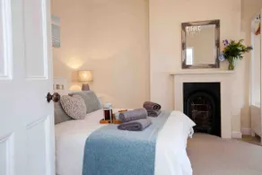 Clarence Cottage - Image 2