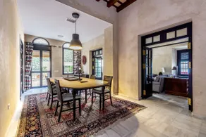 Luxury house with private pool & garage - Image 3