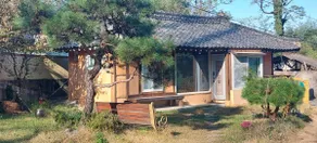 Sewinhan Stream/Private Hanok/3 Air Conditioners/Furniture/BBQ/Fire Pit/Samgyeopsal with Pot Lid/Lawn/Condiments/Choncan Slack/Dog - Image 4