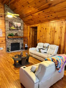 Clean & Cozy Cabin in the Woods - Image 2
