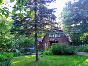 Peaceful Cabin Nestled on Robinson Creek - Image 4