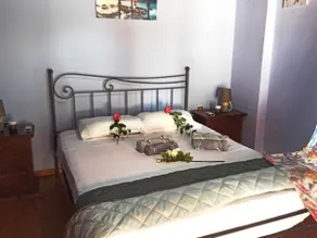 Montsenigos Garden Apartment - Image 5