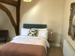 Fox Barn - Beautiful 17th Century Kent Barn - Image 2
