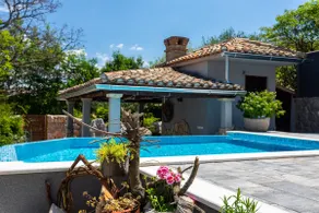 Holiday Apartment Sanela With Private Swimming pool, Garden & BBQ - Image 2