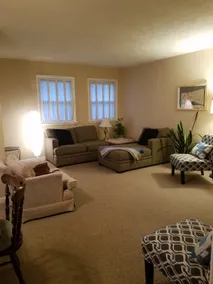 Cozy home in ideal location - Image 3