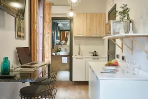 Fully equipped studio with kitchenette & bathroom - Image 2