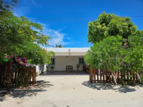 House equipped with 3 air-conditioned rooms and a swimming pool - Image 2