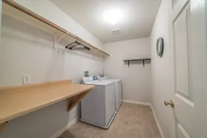 6 Bedroom Family Home in Round Rock - Image 4