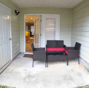 Charlette’s entire beautiful 2 bedroom townhouse - Image 5