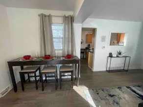 Quaint Bungalow/Sleeps 4/Close to Downtown - Image 3