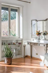 See Sunsets and Historic Landmarks from a Central Apartment - Image 2