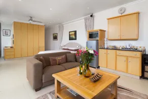 Constantia Vista Guest House - Image 4
