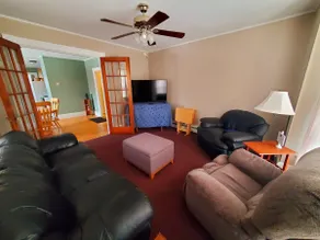 Spacious second floor apartment - Image 5
