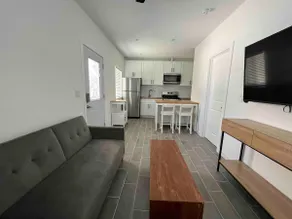 Independent One bedroom guest house in Burbank - Image 2