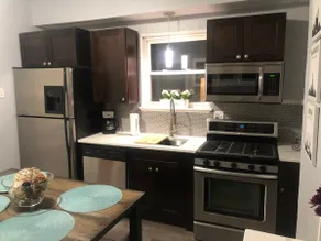 A Cozy, Convenient & Relaxing Oak Park Apartment - Image 4