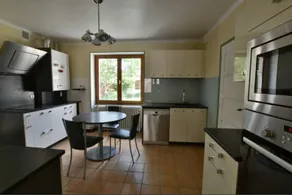 Large house in a wine village - Image 3