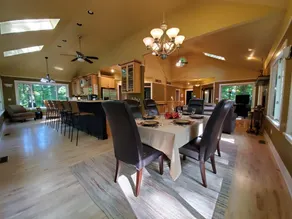 Woodshores Retreat - cozy retreat, hot tub, Lk MI - Image 4