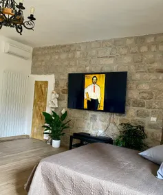 Deluxe suite with fireplace. - Image 5