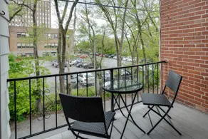 Free private parking, Cozy 1BR, 1 min from subway - Image 5