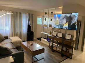 Modern 3 Bed Condo Near Argyle Mall + Free Parking - Image 5