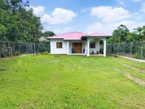 Comfortable, fenced and safe house. - Image 3