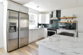 The Smith - Renovated 4 Bedroom - Image 2