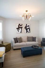 Large Renovated 1st FL Suite Forest Park/Oak Park - Image 4