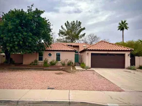 Enchanting- Upscale, Centralized, Across from Park - Image 2
