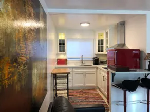 Sunny 1-Bedroom in the Heart of Elmwood - Image 4