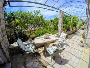 Traditional Dalmatian Home with BBQ & Garden - Image 4