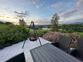 Idyllic place with plenty of space inside and outside. - Image 2
