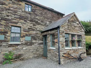 Cosy 1-Bed Kiln House with Fire - Image 2