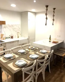 Newly renovated townhouse - Image 4