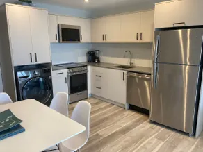 Lakefront Nest Beach House Suite - Image 3